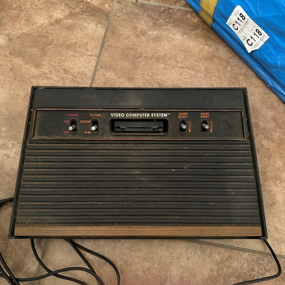 Atari 2600 Video Computer System‎ Console 4-Switch Woodgrain Model CX-2600 A